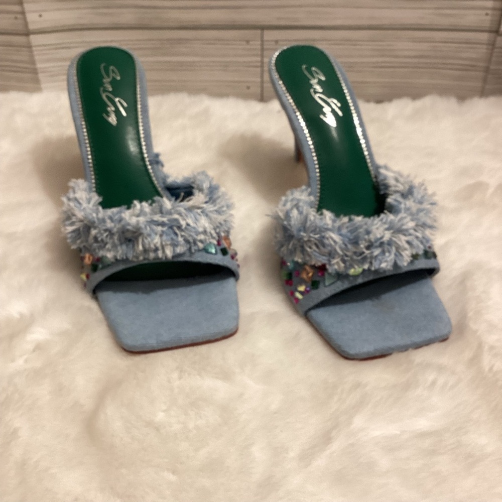 Women’s Classic Denim Rhinestone Modern Styling Open Toe Sandals Size 7 NWOT